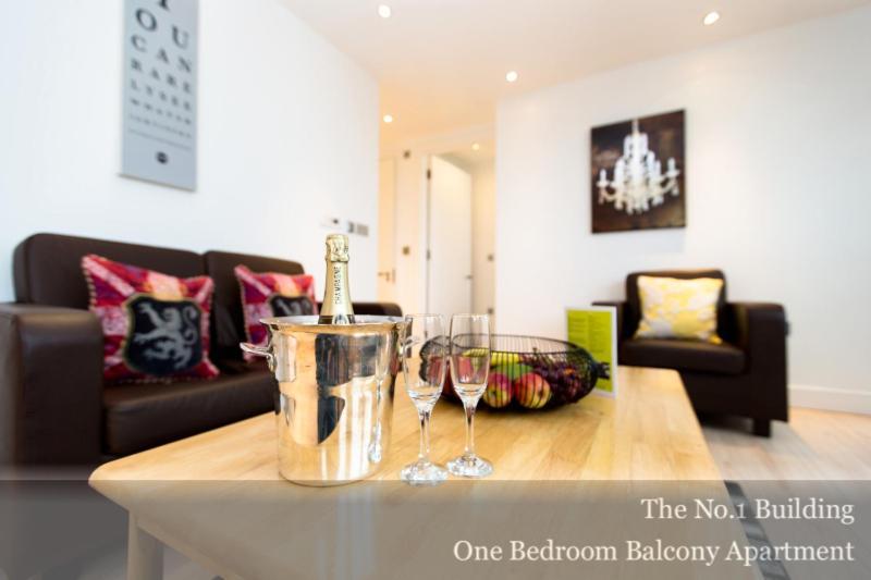 Gunwharf Quays Apartments Portsmouth Exterior photo
